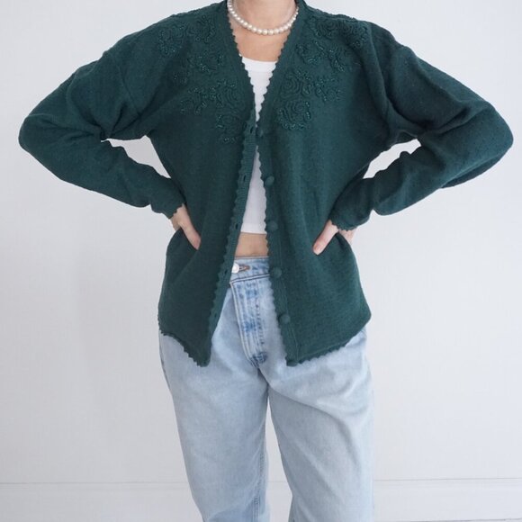 Sweaters - vintage Northern Traditions Hunter Green Knit Floral Beaded button-up Cardigan S